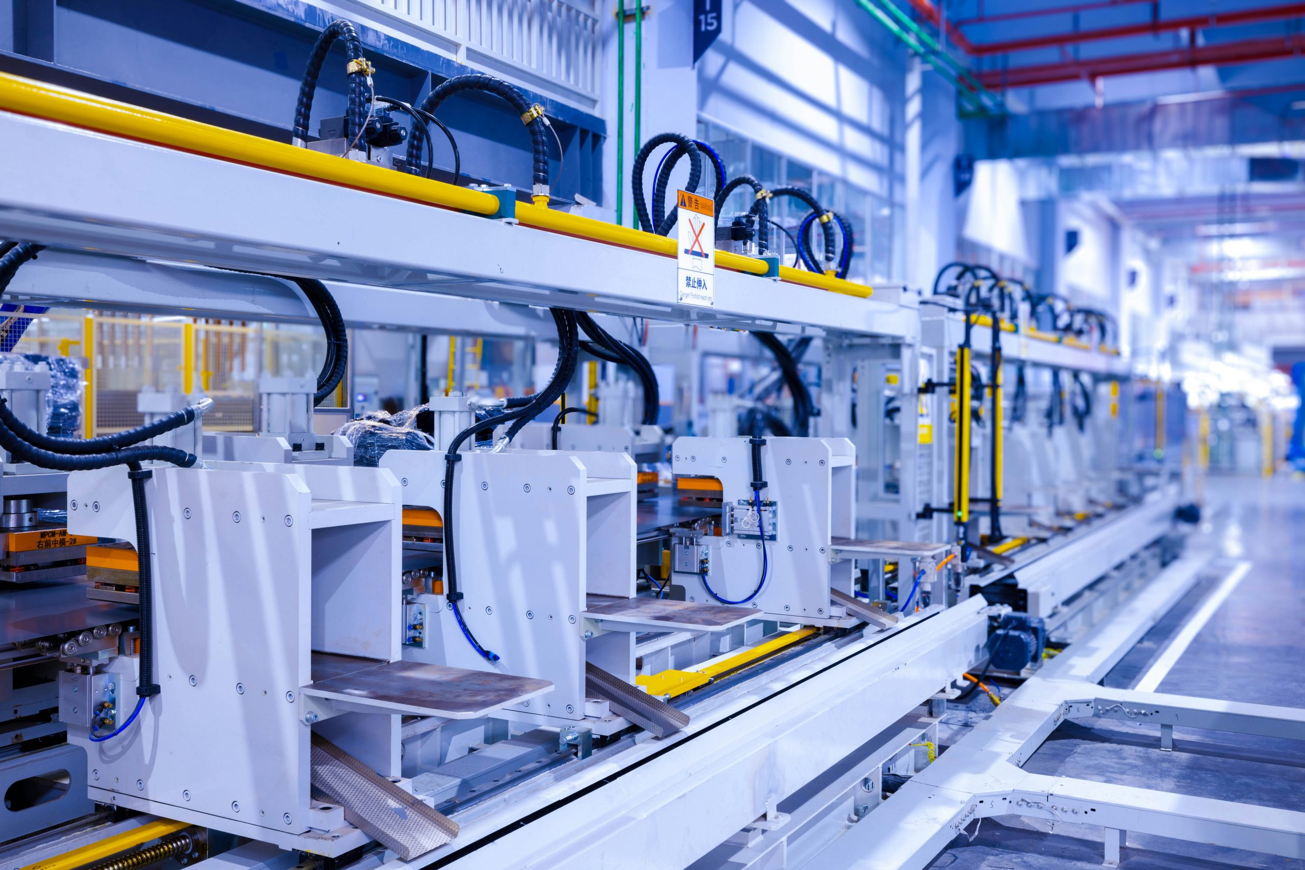 From the Production Floor to Digital Operations: How the Employee Journey Shapes Modern Manufacturing